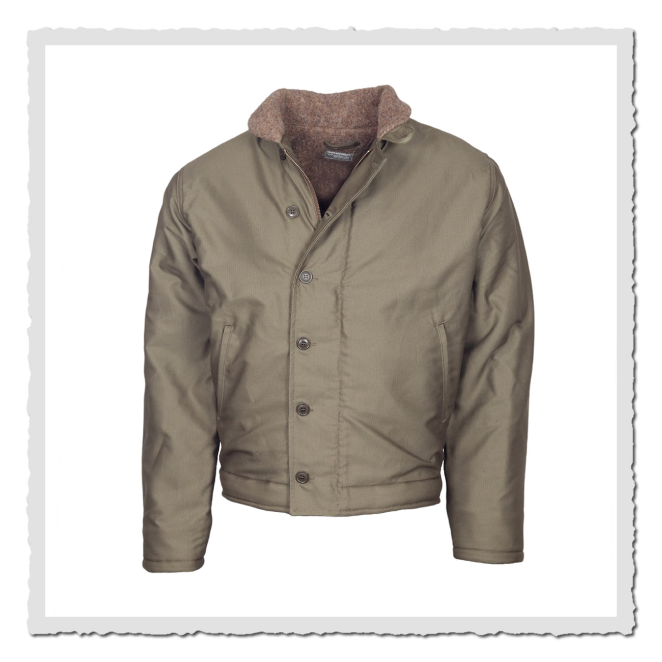 freigestellte Pike Brothers 1943 N1 Deck Jacket Bangor Green mit weissem Hintergrund